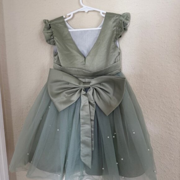Sage green flower girl dress 4T with flower crown - Picture 7 of 10